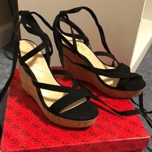 Guess wedges